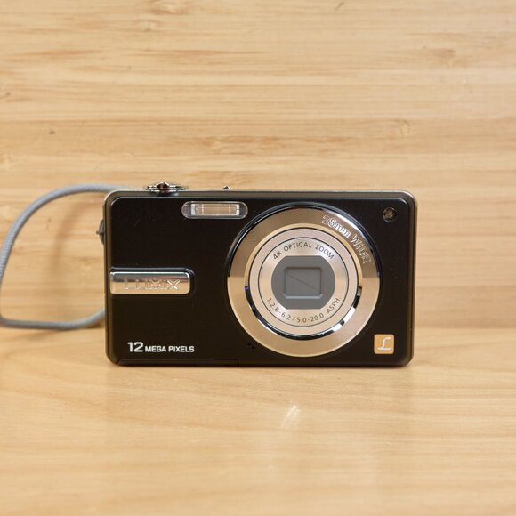 Panasonic Lumix DMC-F3 / 12.1MP Digital Camera / Ultra-Compact / Tested - Picture 3 of 8